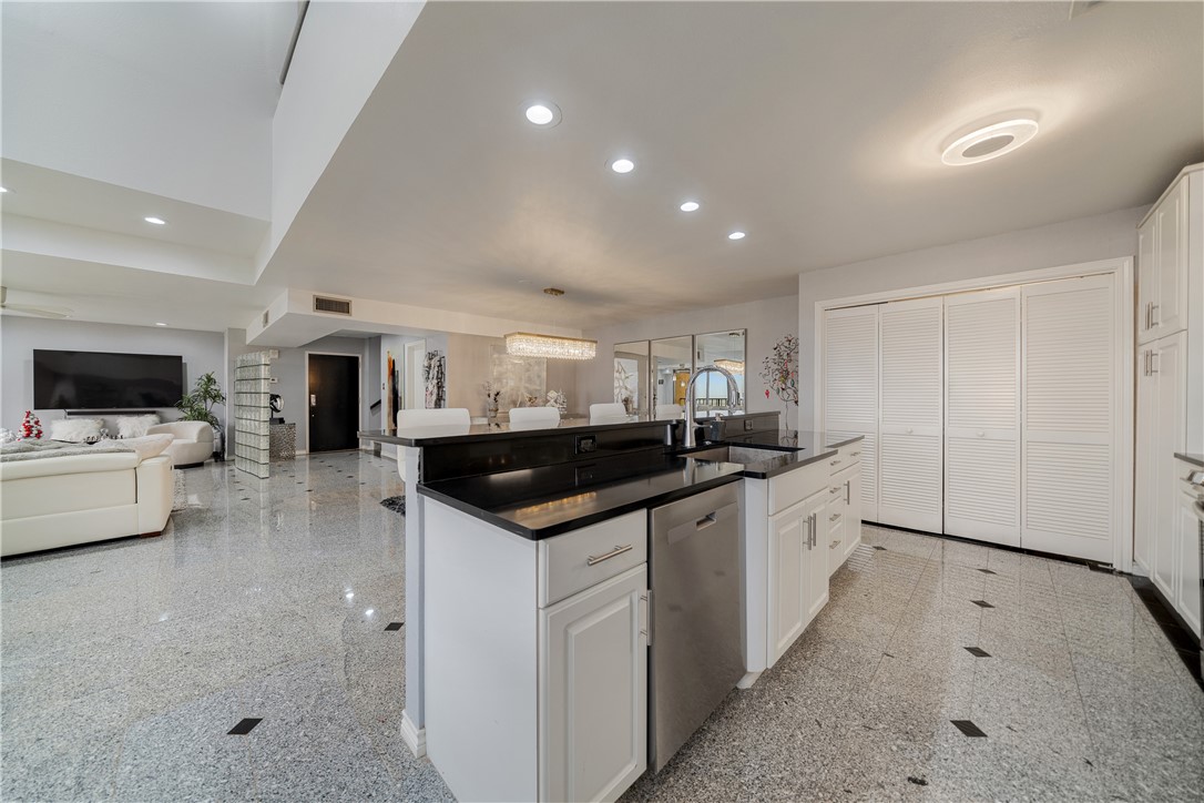 1400 Ocean Dr 1104a Property Photo 13