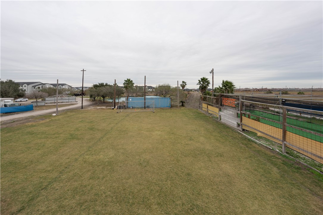 6656 Yorktown Blvd Property Photo 8