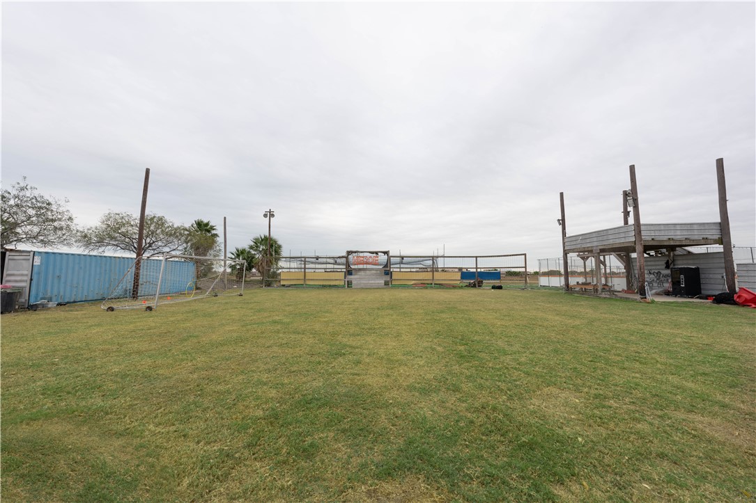 6656 Yorktown Blvd Property Photo 9