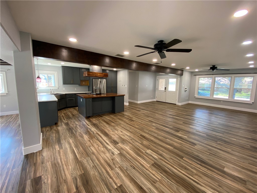 629 Santa Monica Pl Property Photo 3
