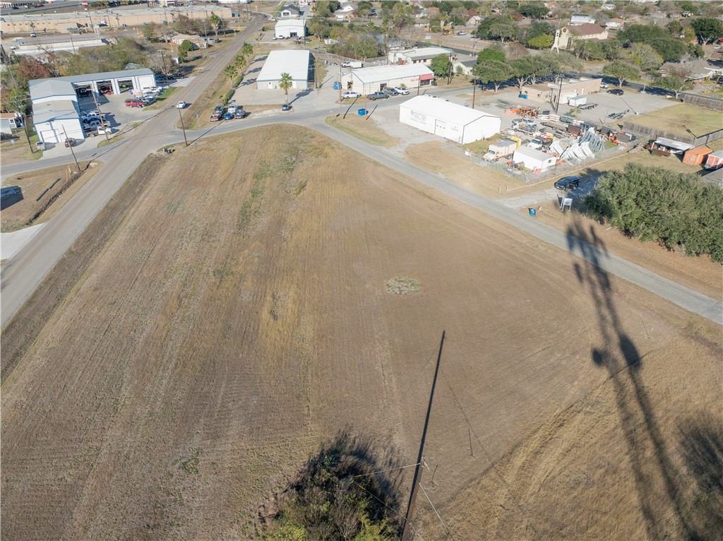 001 Commerce Ave Property Photo 2
