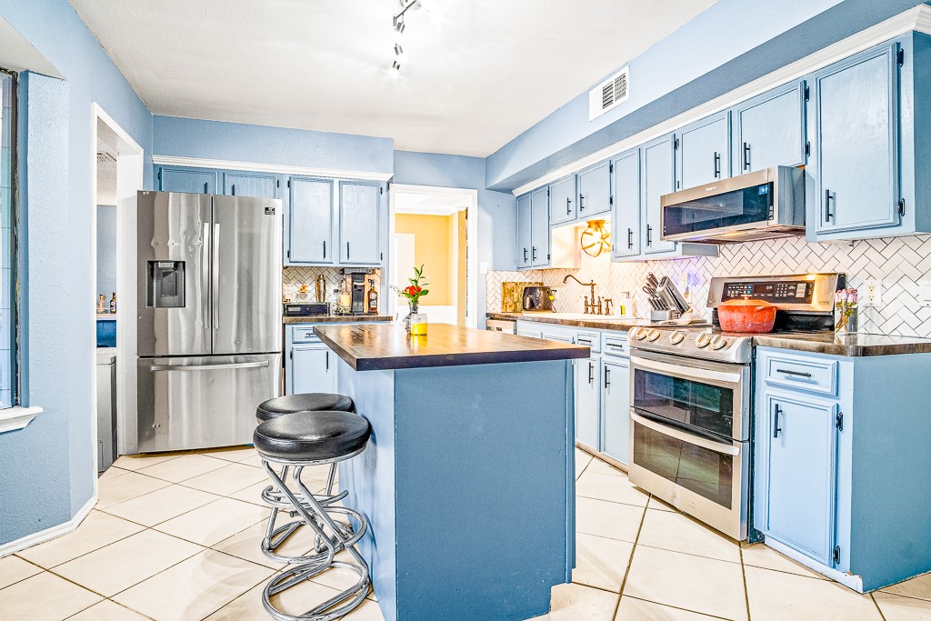 3806 Granite Peak Dr Property Photo 4