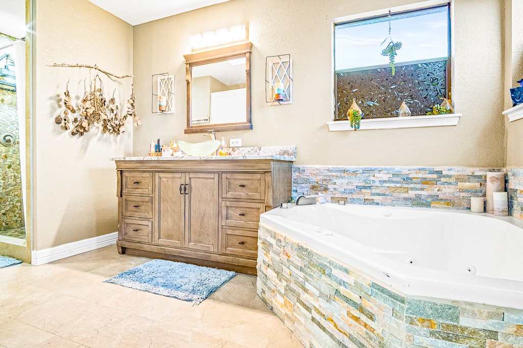 3806 Granite Peak Dr Property Photo 14