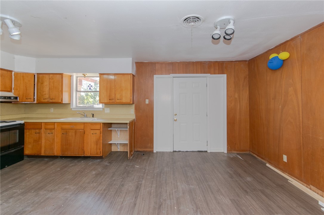3709 S Saxet Dr Property Photo 4