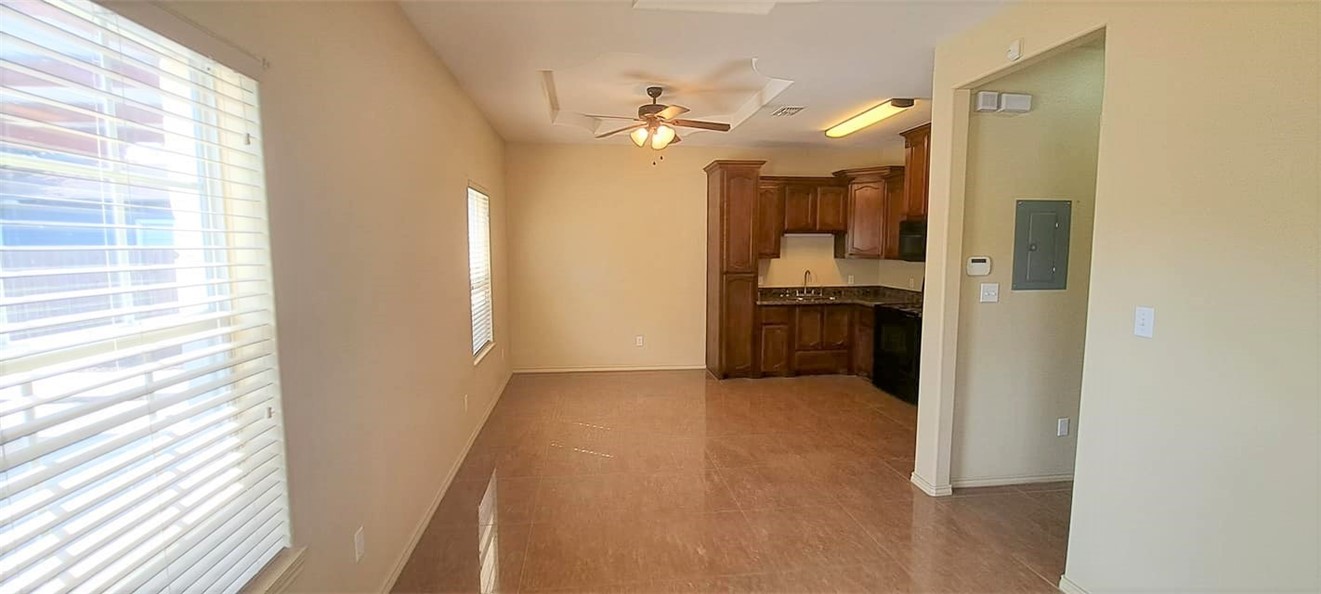 318 W Ella Ave Property Photo 2