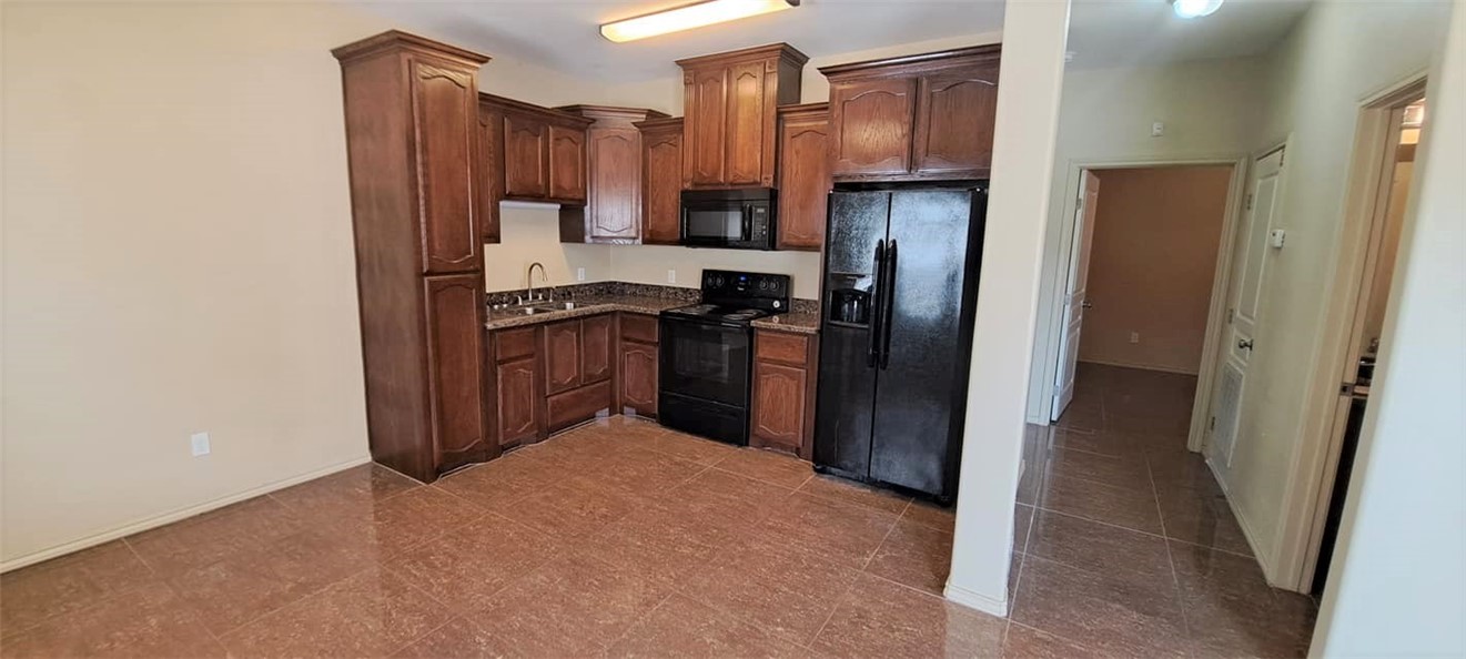 318 W Ella Ave Property Photo 4