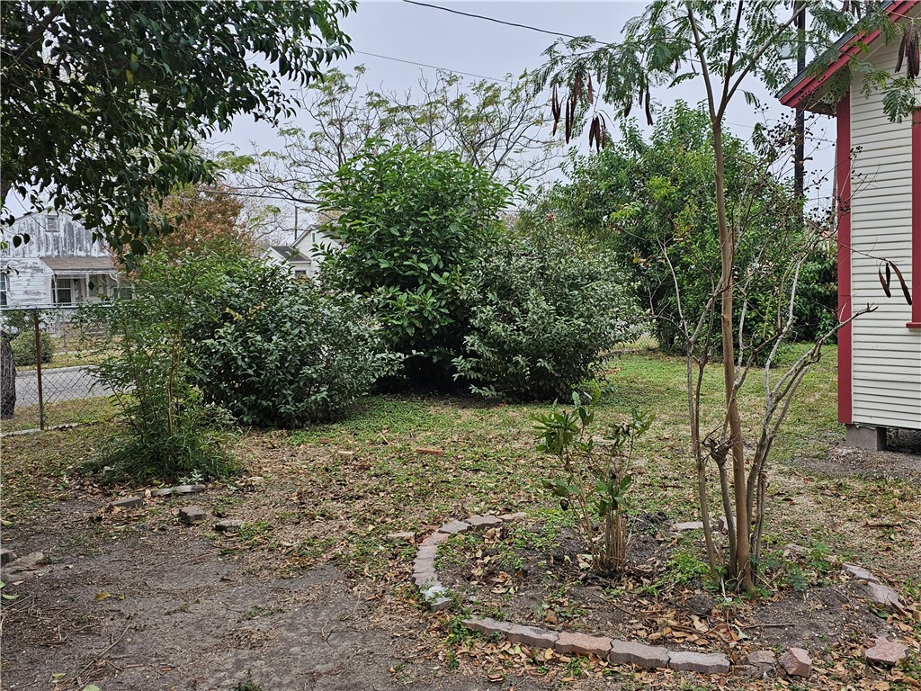 2020 Buford St Property Photo 3