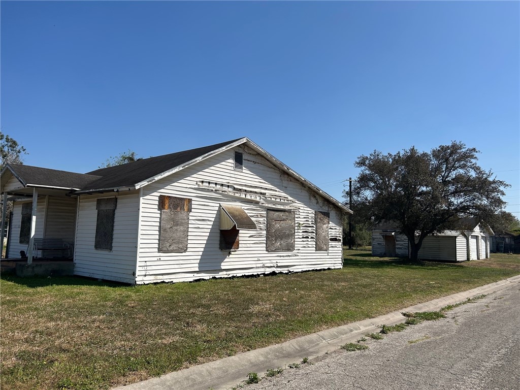 629 W Fordyce Ave Property Photo 2