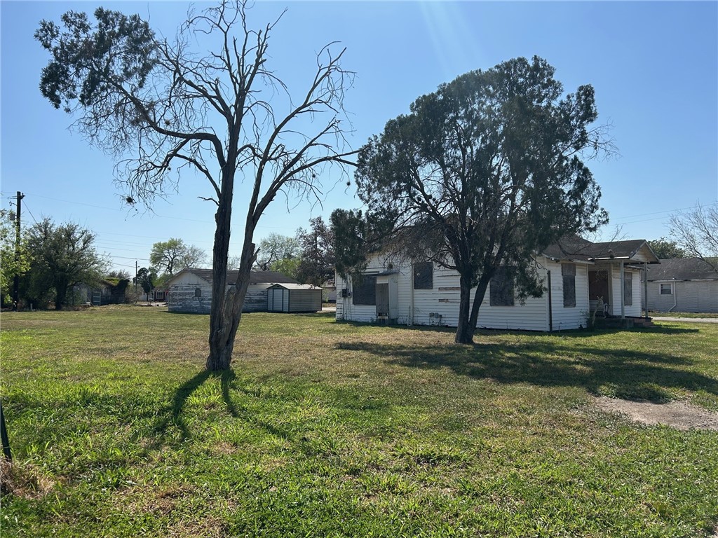 629 W Fordyce Ave Property Photo 3