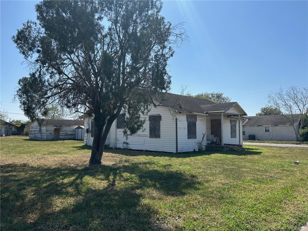 629 W Fordyce Ave Property Photo 4