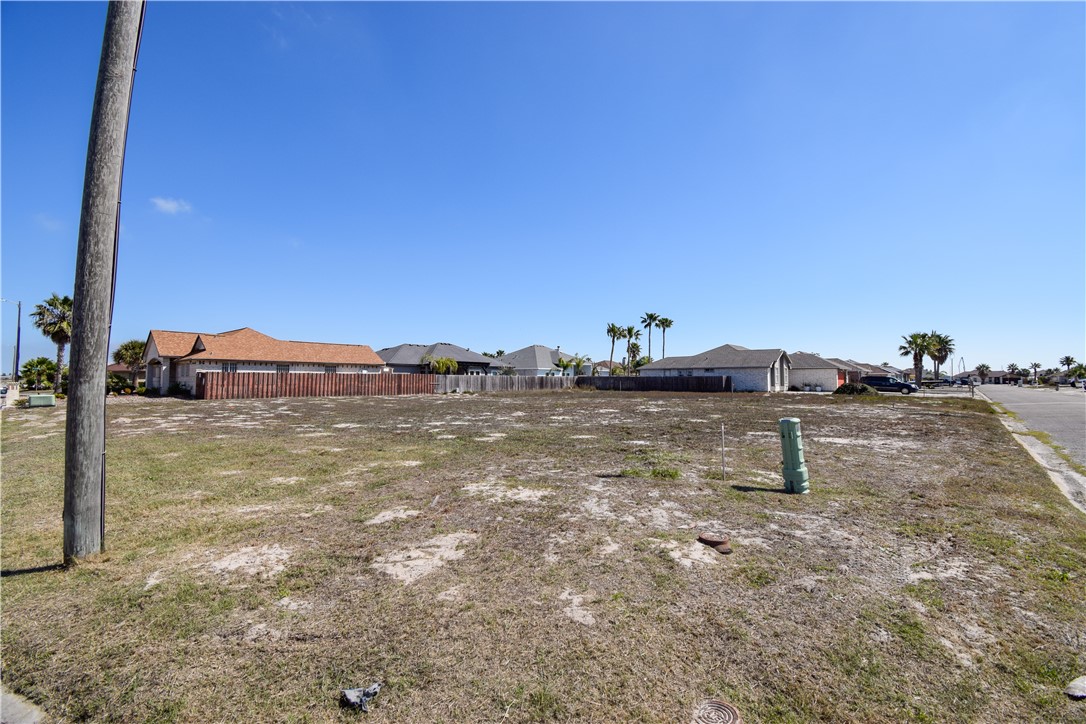 13902 Skysail St Property Photo 6