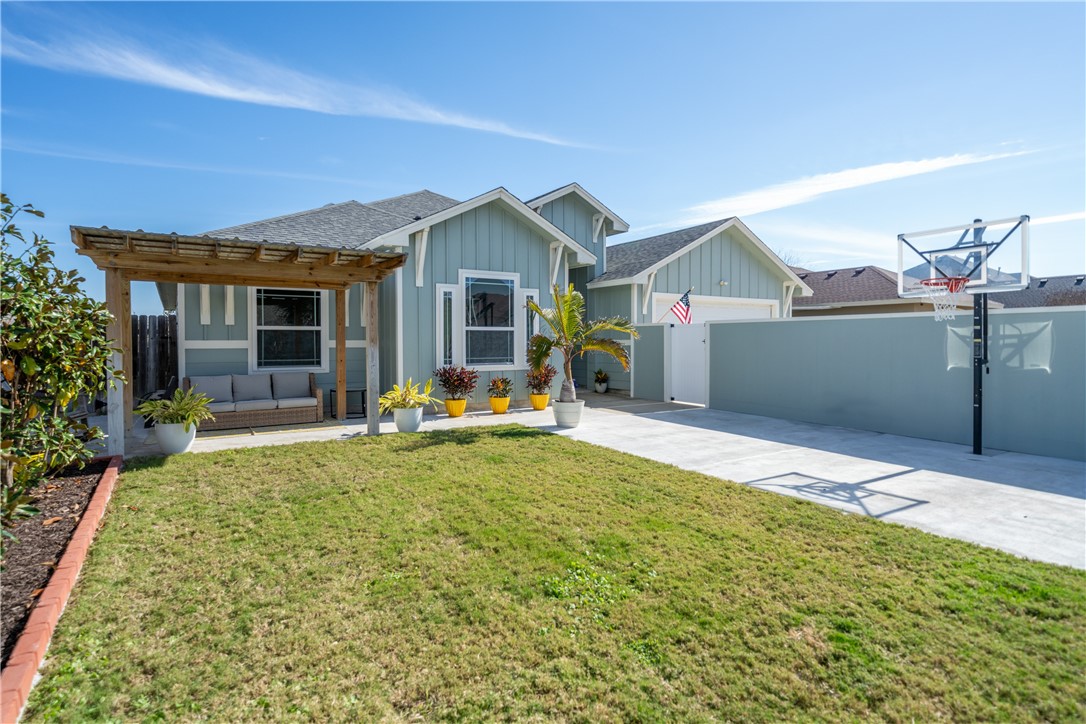 15438 Escapade St Property Photo 3