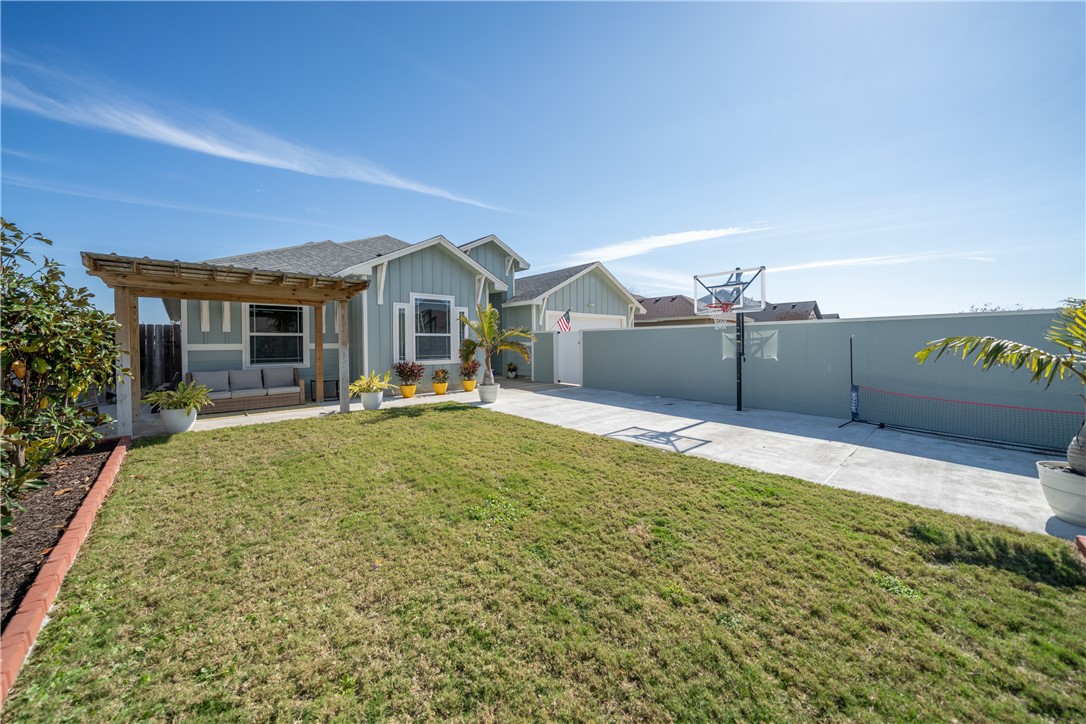 15438 Escapade St Property Photo 6