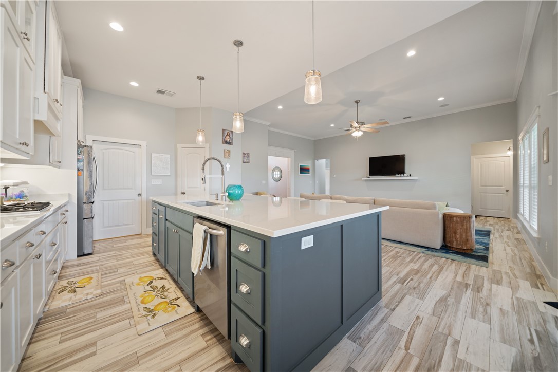 15438 Escapade St Property Photo 15