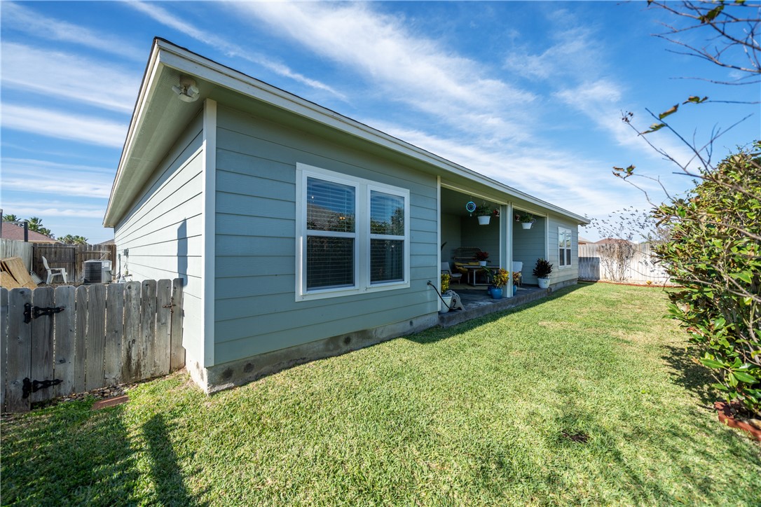 15438 Escapade St Property Photo 34