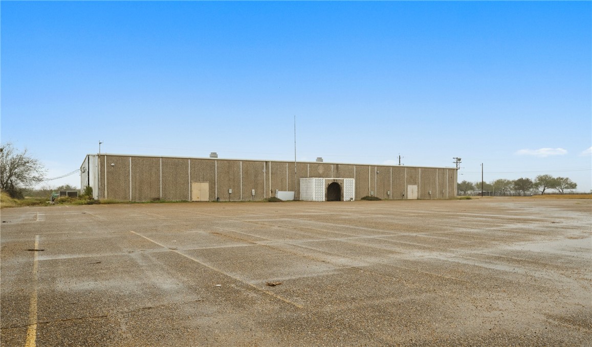 2137 N Us Highway 77 Property Photo