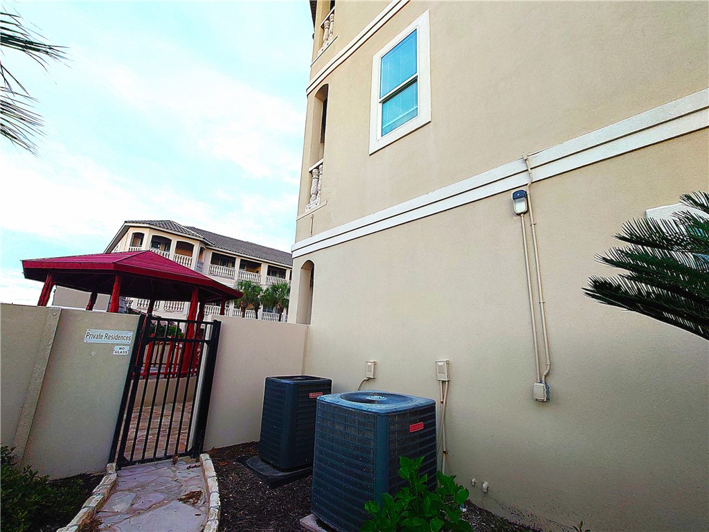 14910 Leeward Dr Property Photo 2