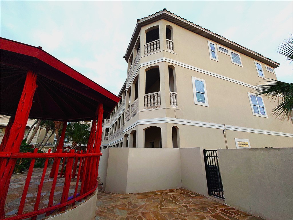 14910 Leeward Dr Property Photo 3