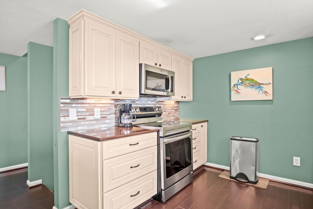 6871 State Highway 361 16 Property Photo 11