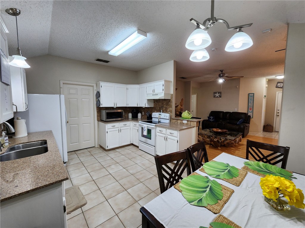 14721 Lighthouse Dr Property Photo 4