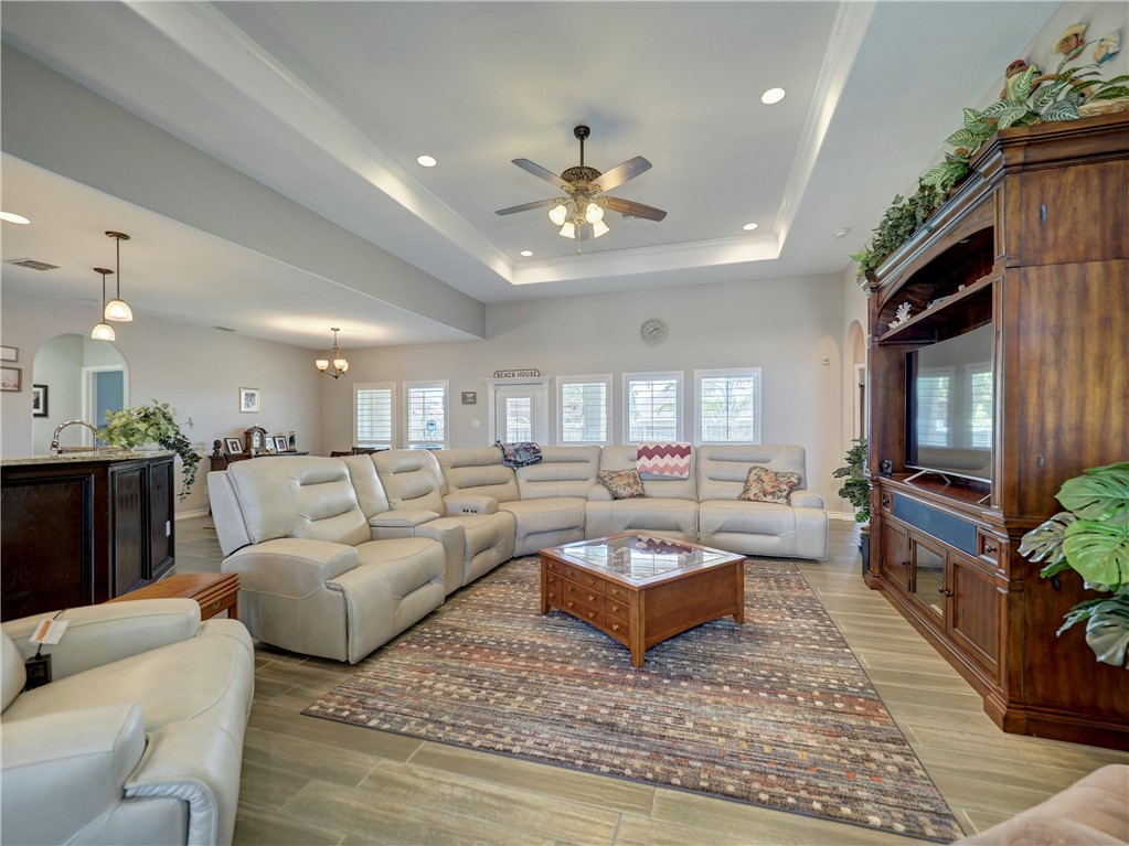 13938 Whitecap Blvd Property Photo 6