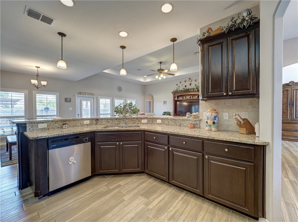 13938 Whitecap Blvd Property Photo 11