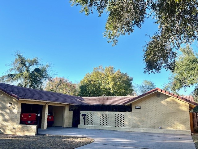 1617 Rose Dr Property Photo 1