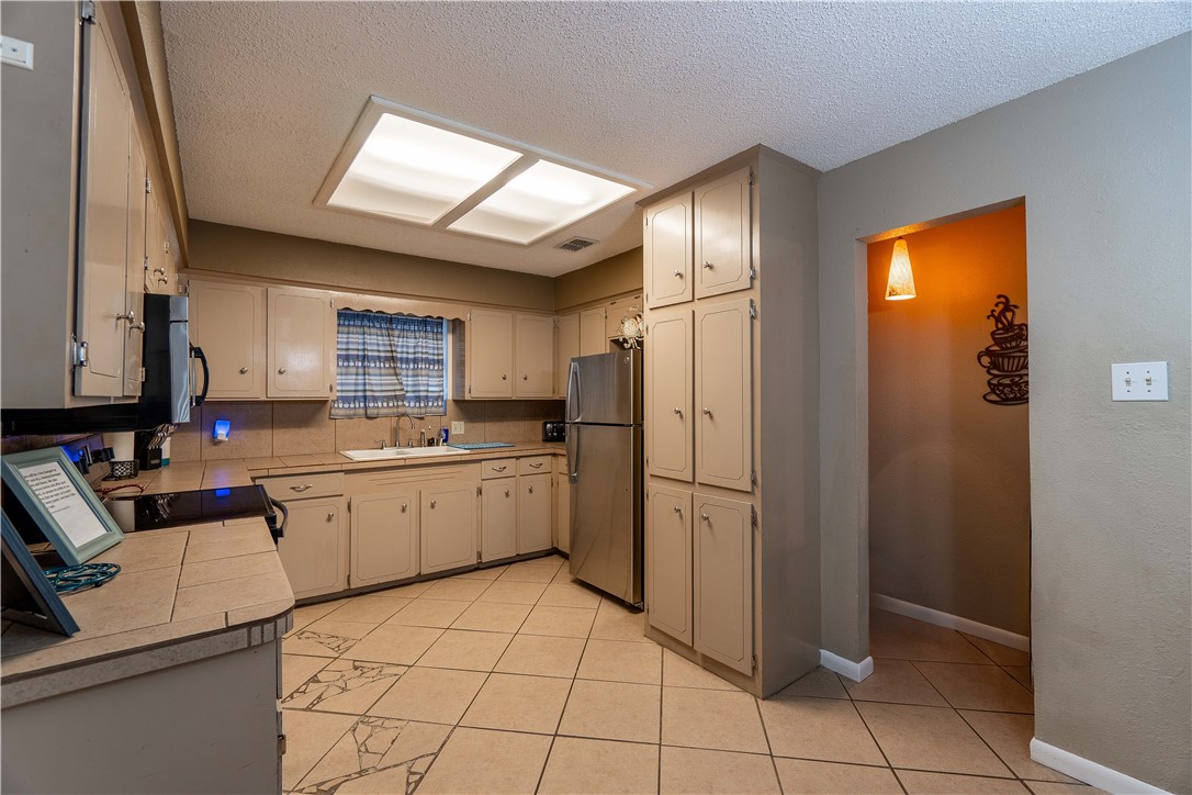 454 Cartagena Dr Property Photo 16