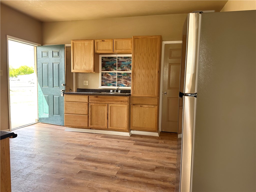 616 Hall St A&b Property Photo 8