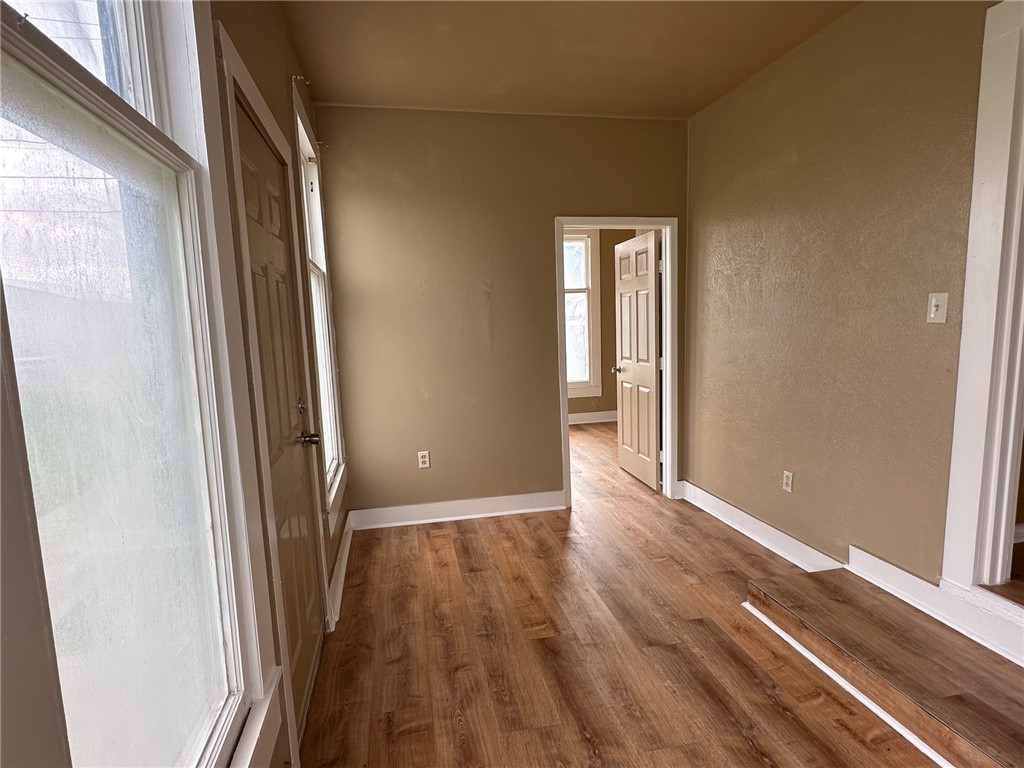 616 Hall St A&b Property Photo 11