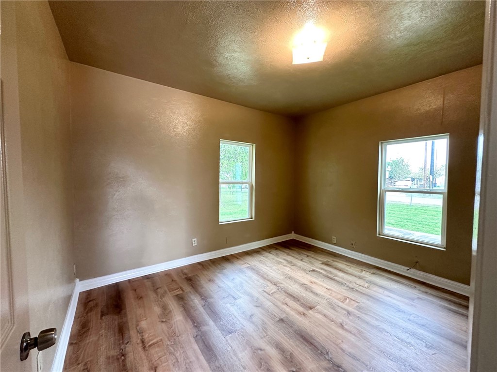 616 Hall St A&b Property Photo 12