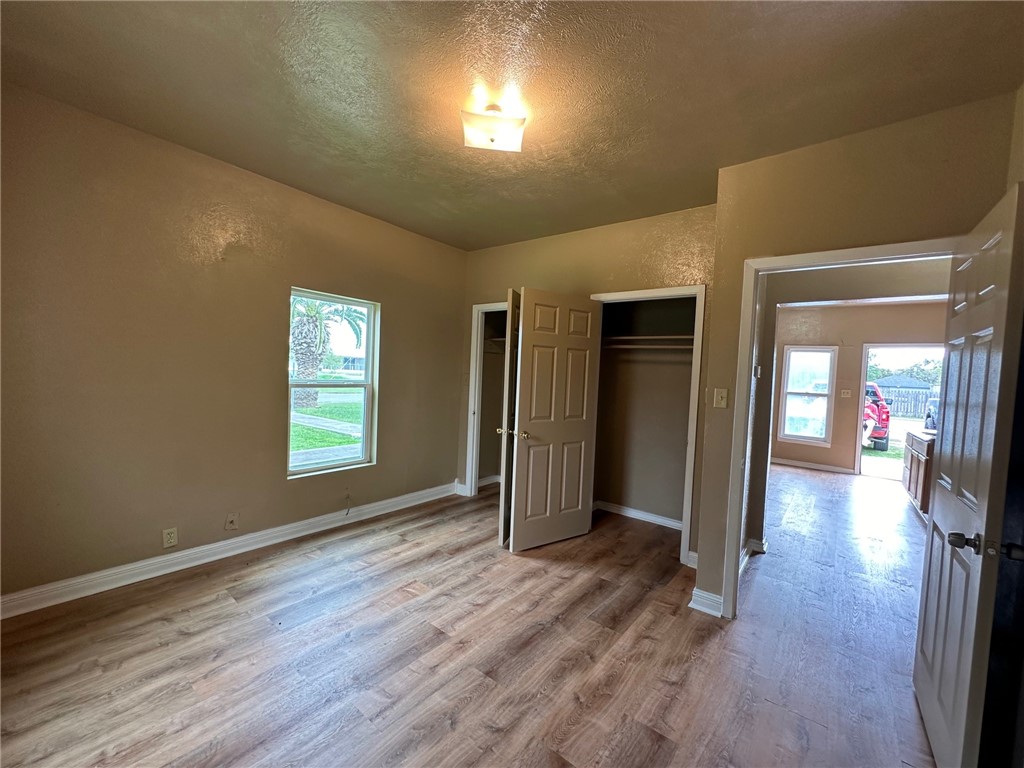 616 Hall St A&b Property Photo 17