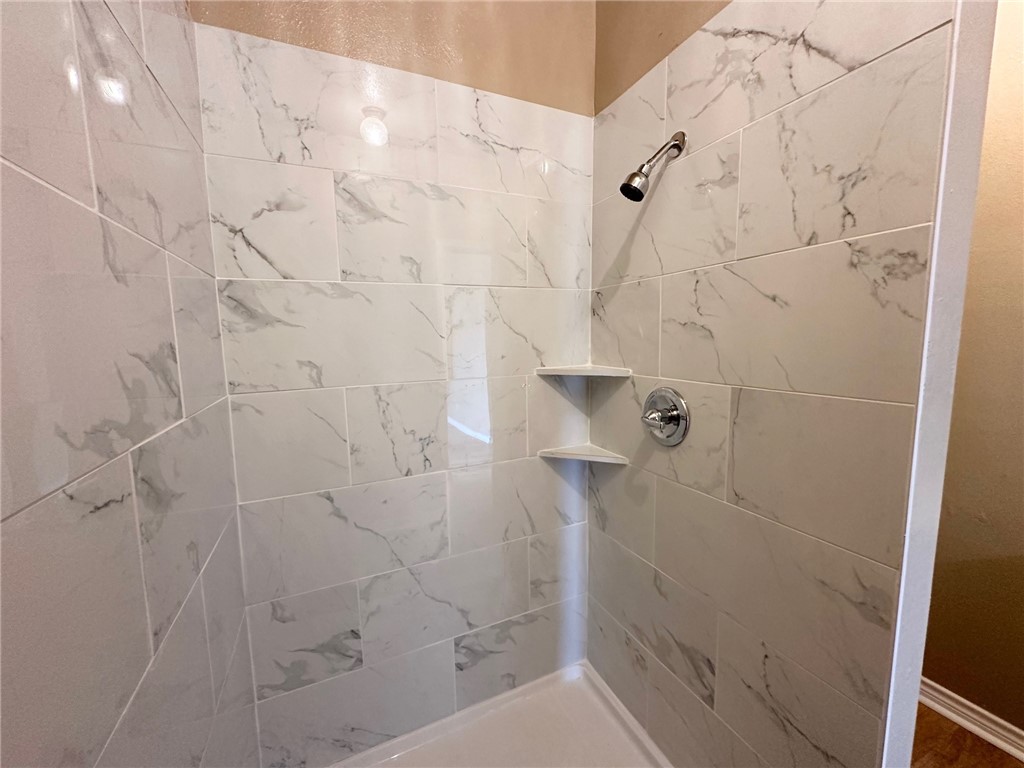 616 Hall St A&b Property Photo 20