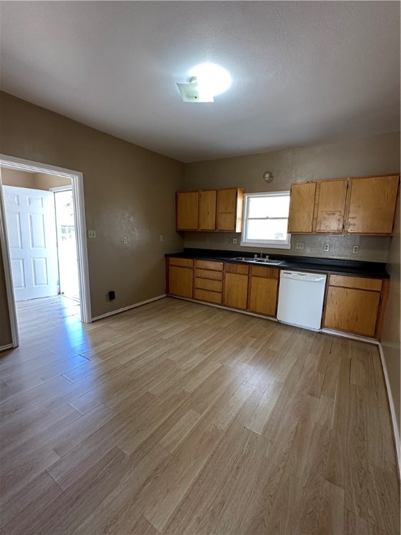 616 Hall St A&b Property Photo 36