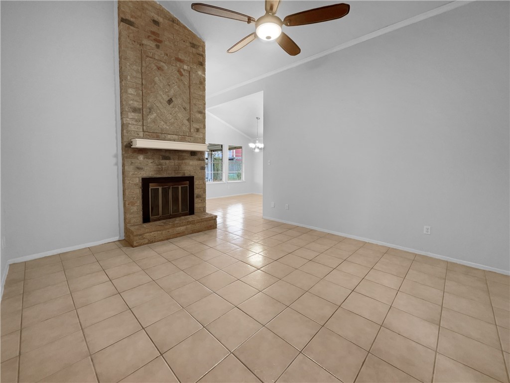 3105 Crest Veil Dr Property Photo 2
