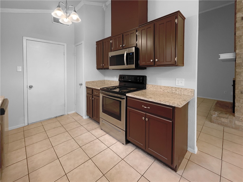3105 Crest Veil Dr Property Photo 6