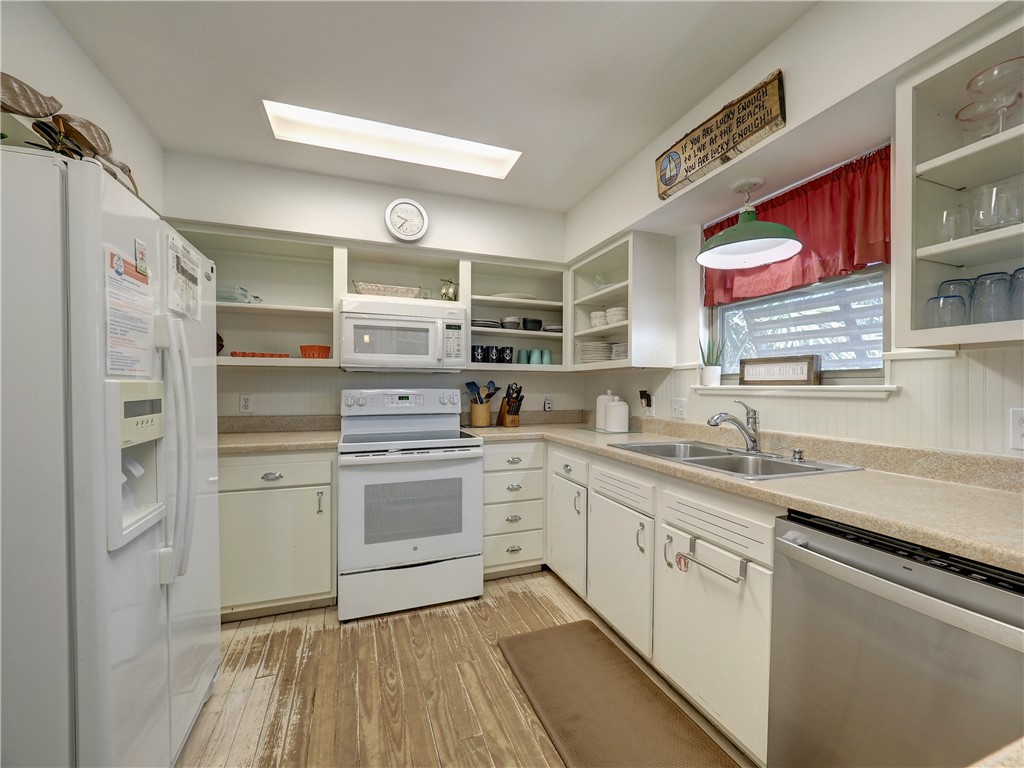 732 Sandcastle Dr 8 Property Photo 6