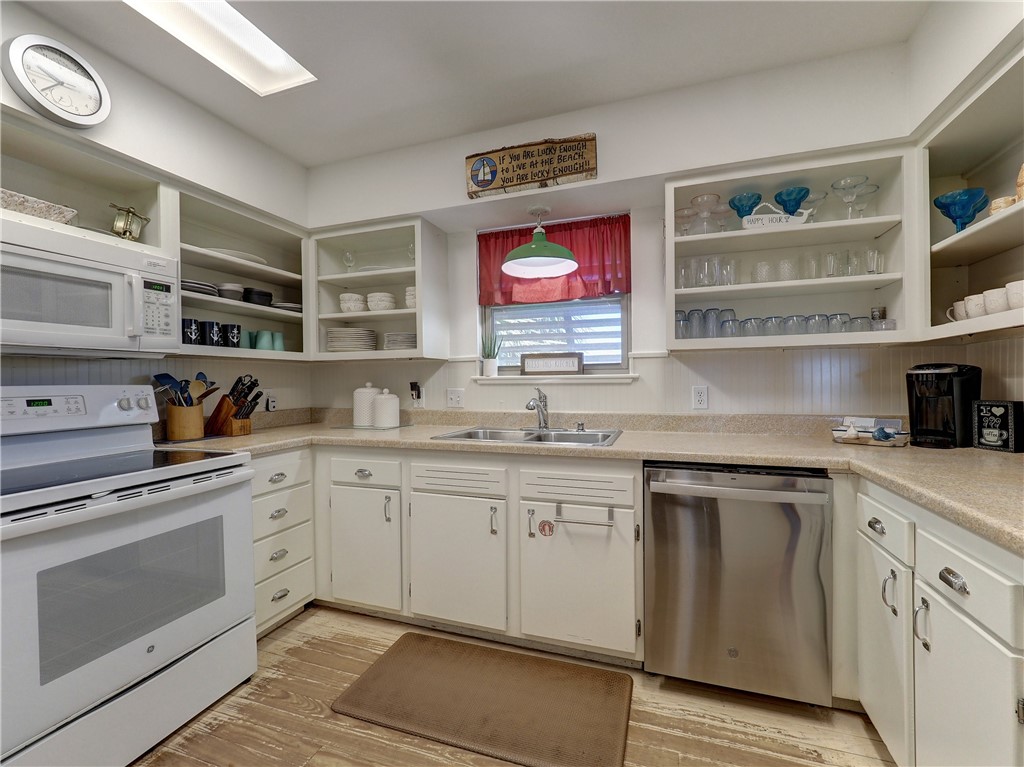 732 Sandcastle Dr 8 Property Photo 7