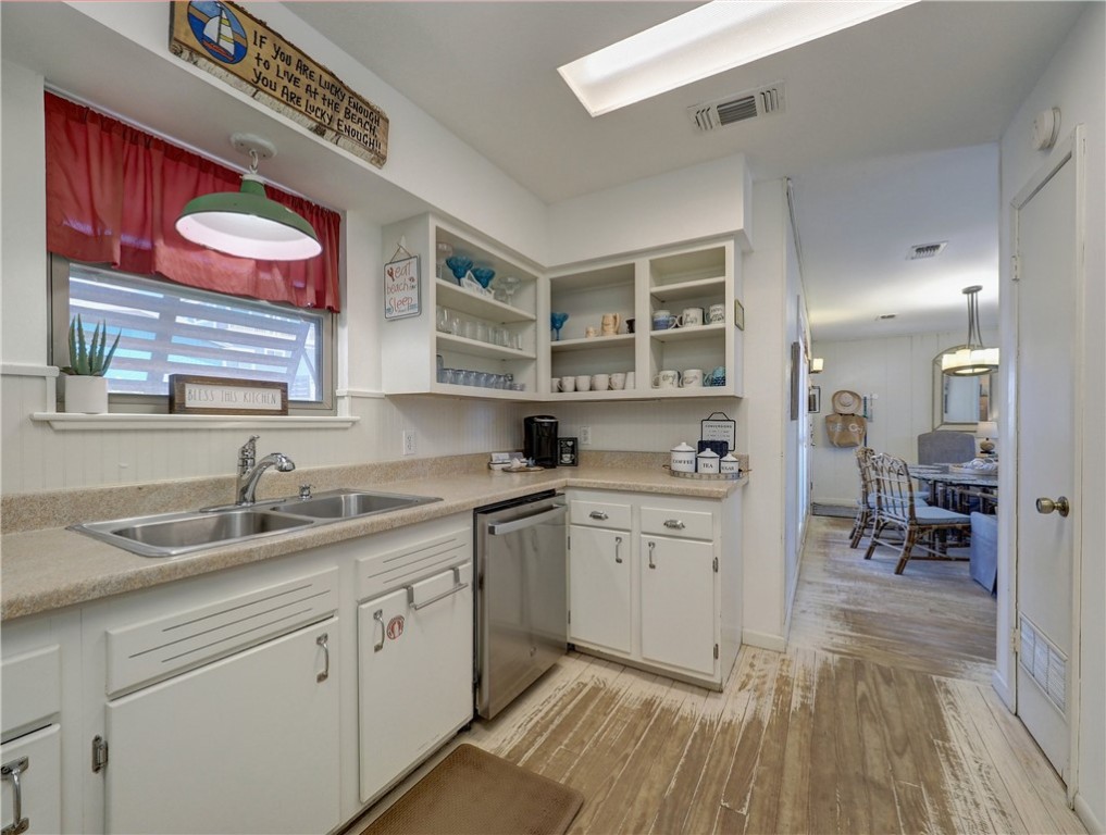 732 Sandcastle Dr 8 Property Photo 8