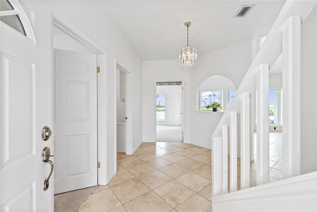 13704 Suntan Ave Property Photo 4
