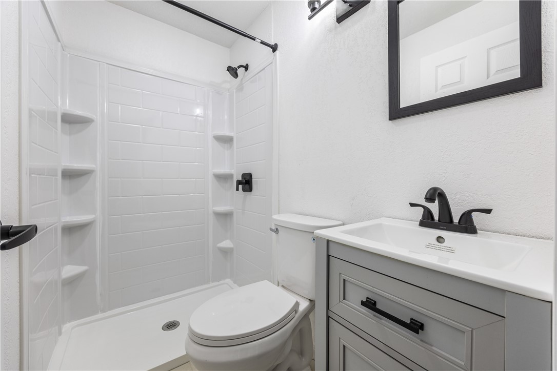 302 E Willis St Property Photo 8