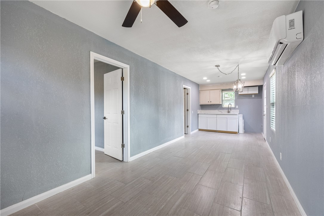 302 E Willis St Property Photo 10