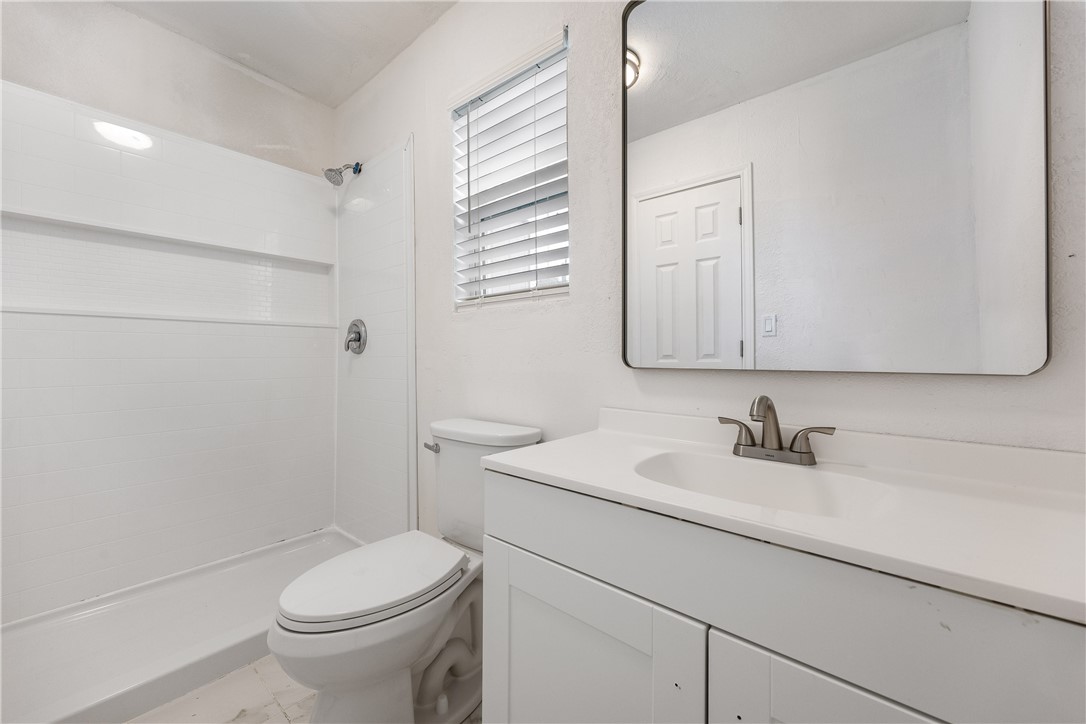 302 E Willis St Property Photo 12