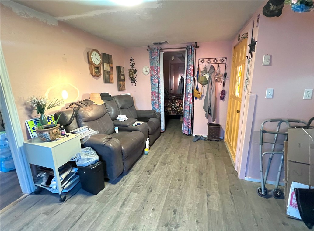 512 N Gagon St Property Photo 2
