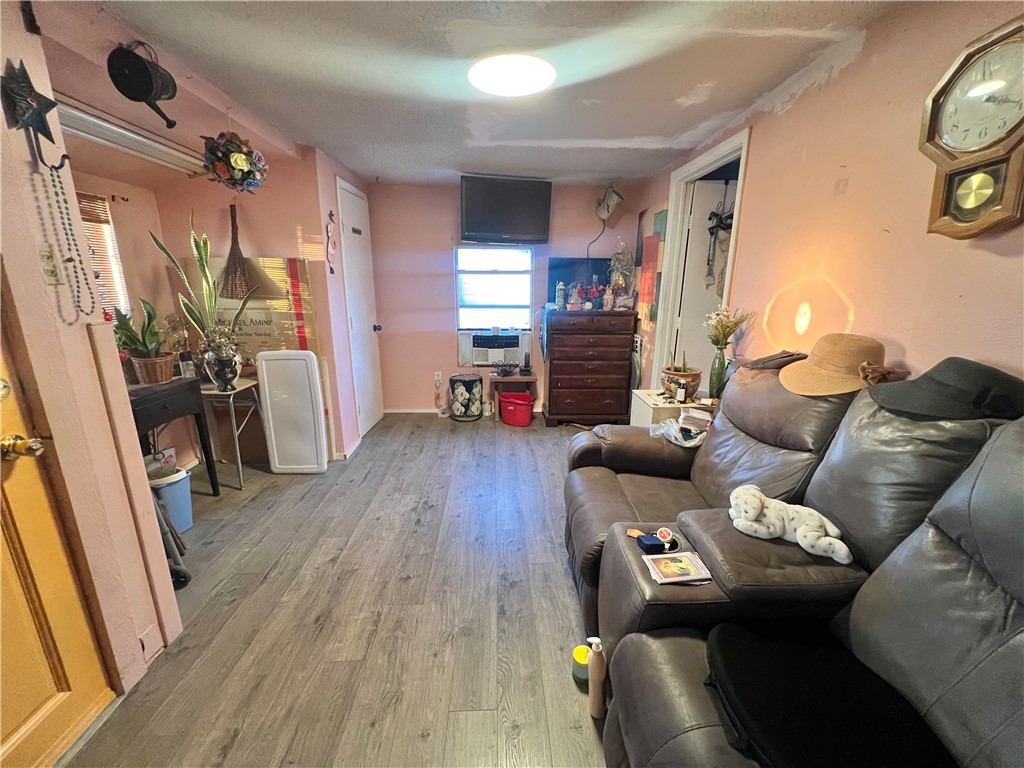 512 N Gagon St Property Photo 3