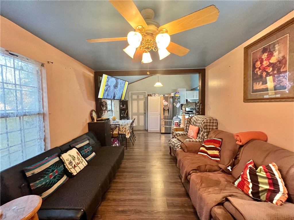 512 N Gagon St Property Photo 4
