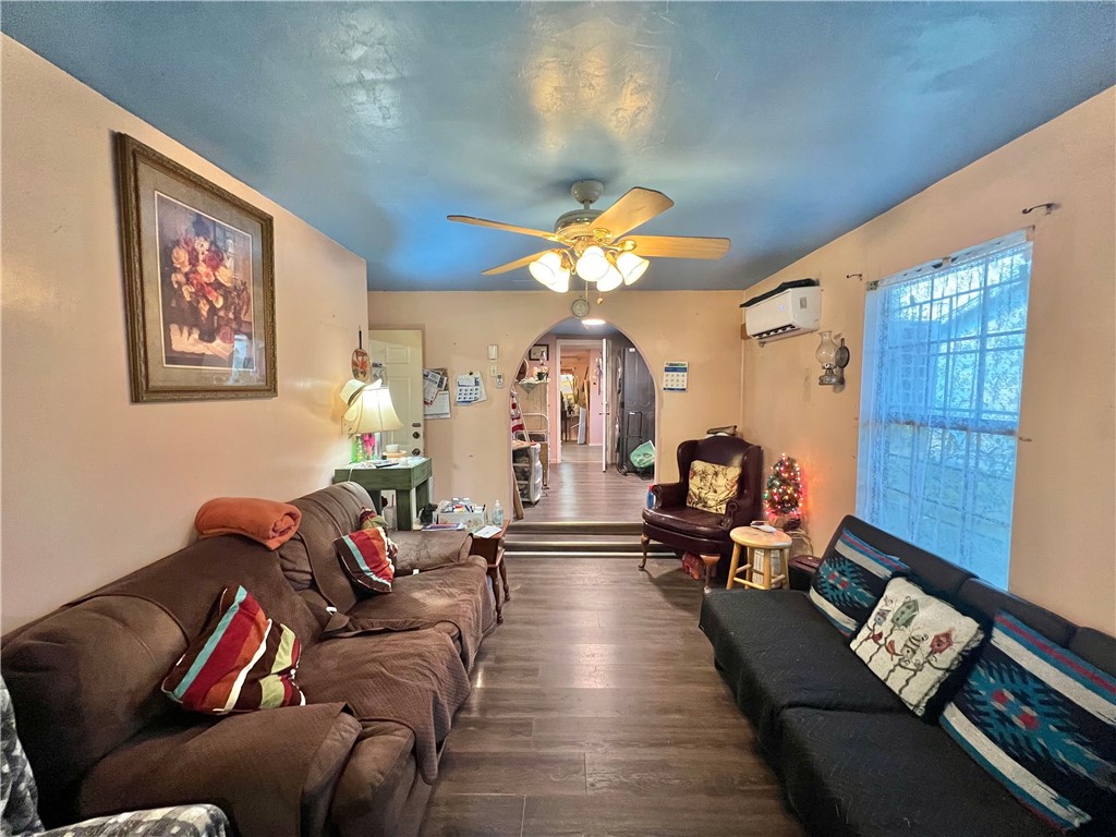 512 N Gagon St Property Photo 5