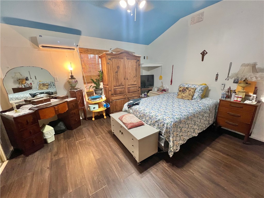 512 N Gagon St Property Photo 9