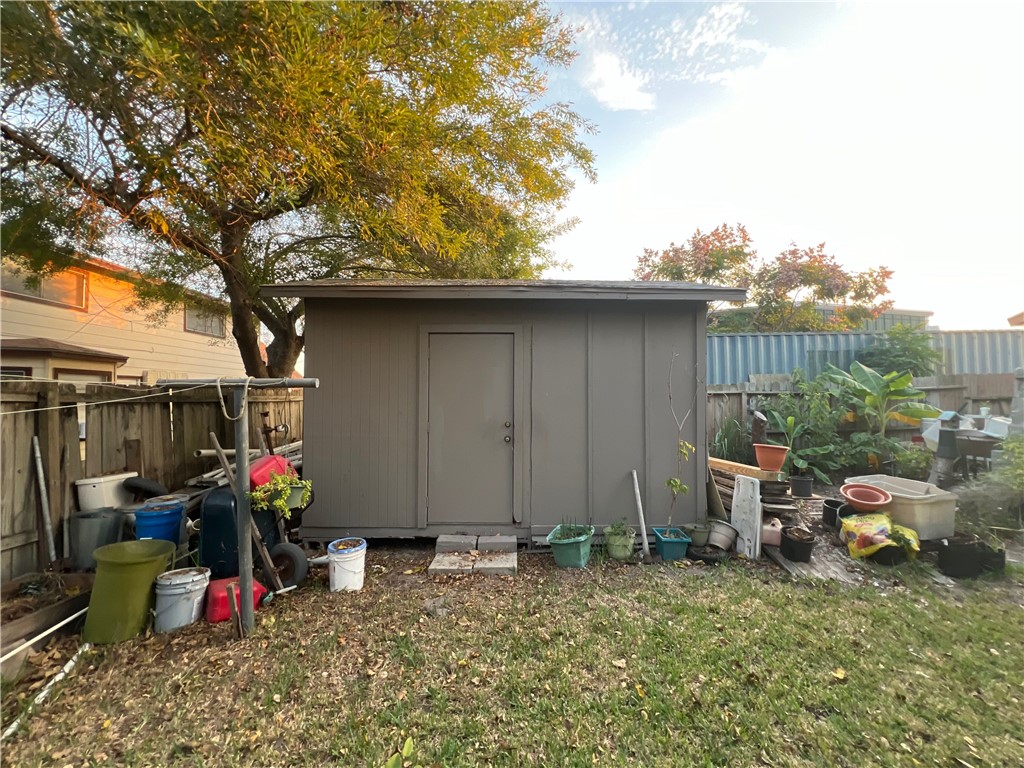 512 N Gagon St Property Photo 18