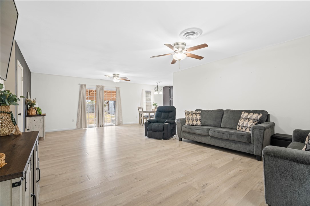 10749 Kingwood Dr Property Photo 6